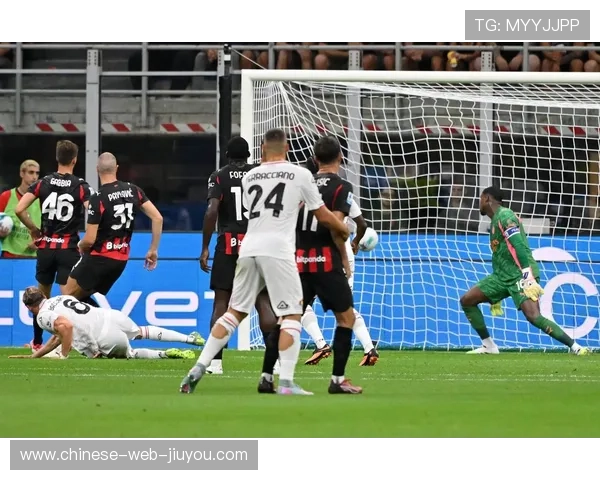 克雷莫内塞门将奥代罗遭烟花击中，比赛一度中断